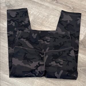 Zyia Capri Camouflage Leggings